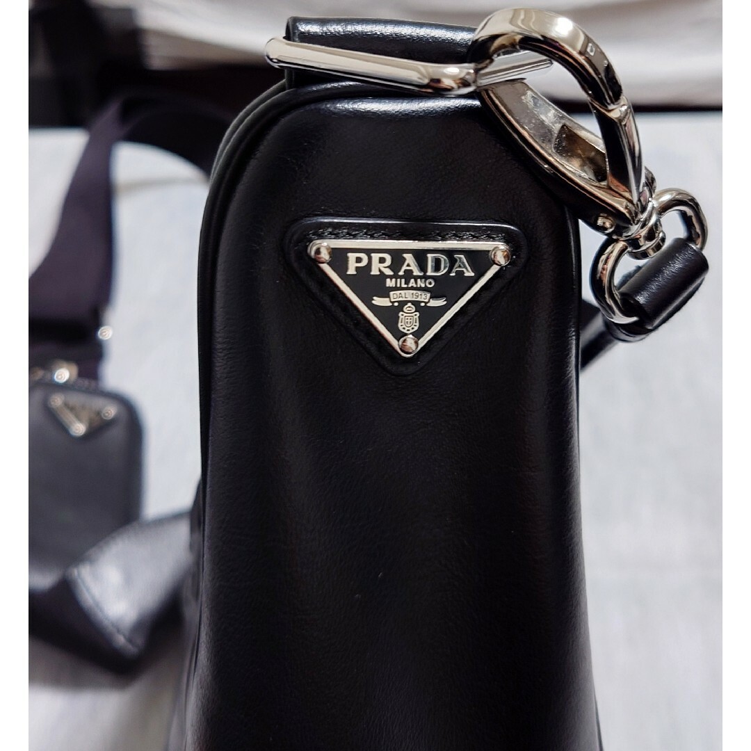 PRADA(プラダ)のプラダ トライアングル バッグ プラダ ブラック 黒 レザー ショルダー レディースのバッグ(ショルダーバッグ)の商品写真