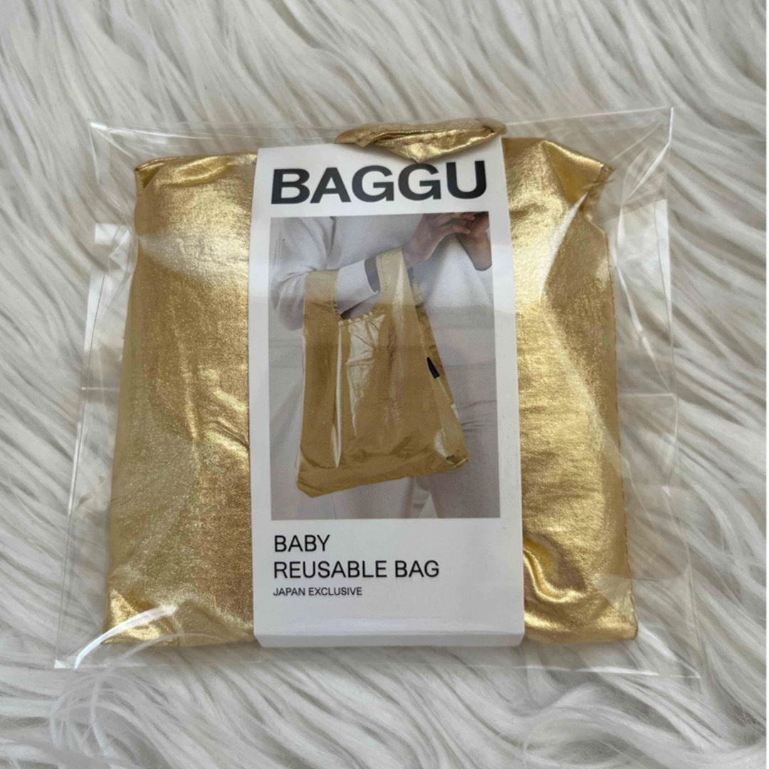 BAGGU(バグゥ)の新品 baggu バグー　メタリック　ゴールドbaby ループ付き レディースのバッグ(エコバッグ)の商品写真