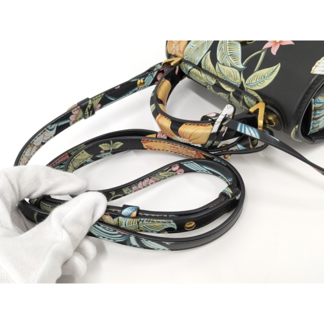 FERRAGAMO - Salvatore Ferragamo ショルダーバッグ 花柄 レザー FERRAGAMO - Salvatore Ferragamo ショルダーバッグ 花柄 レザー