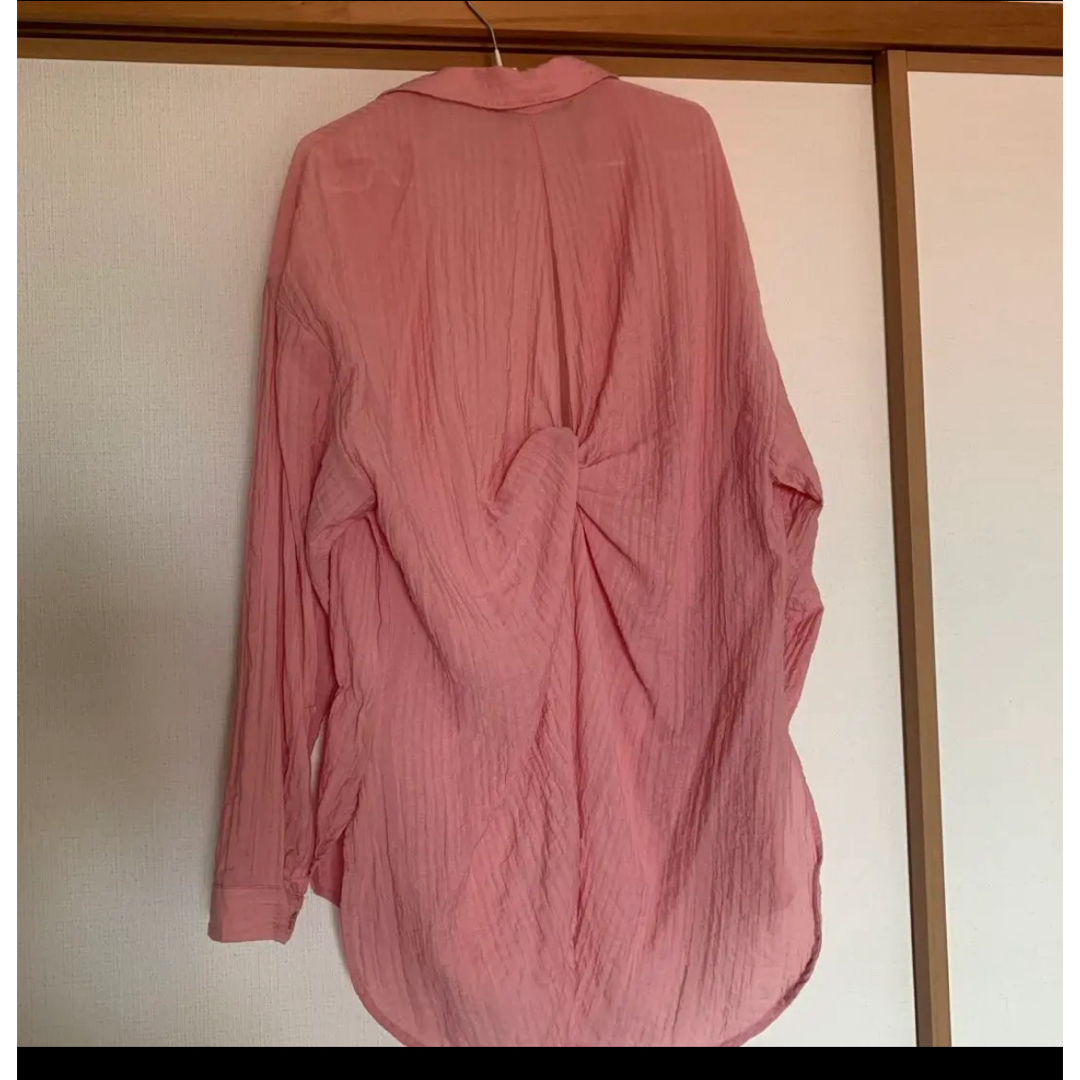 ZARA(ザラ)のZARA  バックオープン　シャツ　新品　XS レディースのトップス(シャツ/ブラウス(長袖/七分))の商品写真