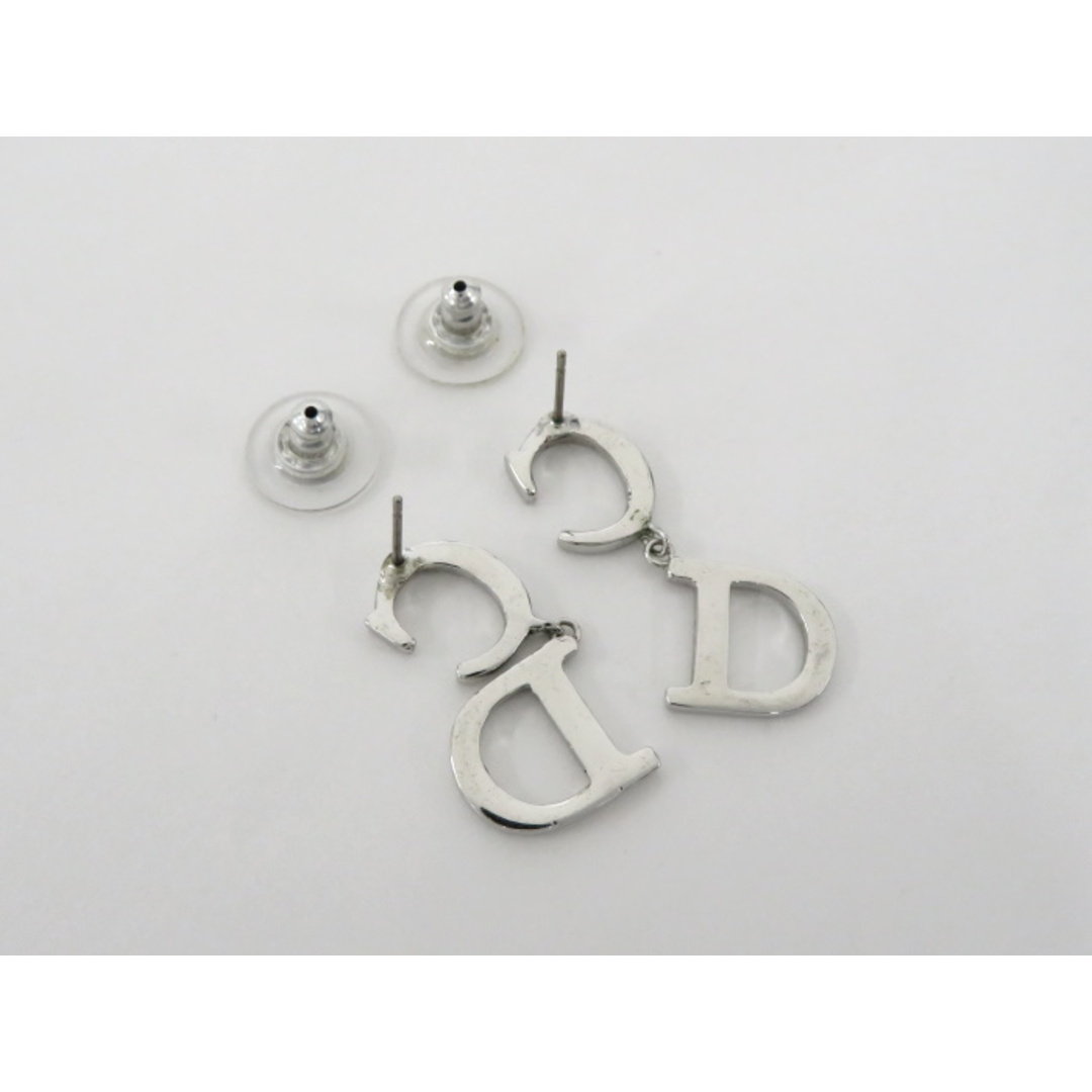 Christian Dior ピアス 箱 シルバー ロゴ ドロップ - アクセサリー Christian Dior ピアス 箱 シルバー ロゴ ドロップ - アクセサリー