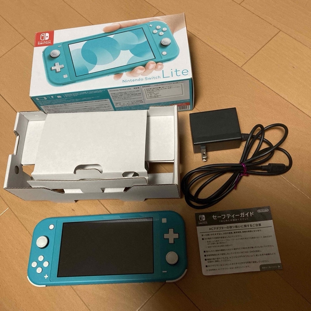 Nintendo Switch(ニンテンドースイッチ)の中古品箱付き充電機付きNintendo Switch  Lite ターコイズ　 エンタメ/ホビーのゲームソフト/ゲーム機本体(家庭用ゲーム機本体)の商品写真