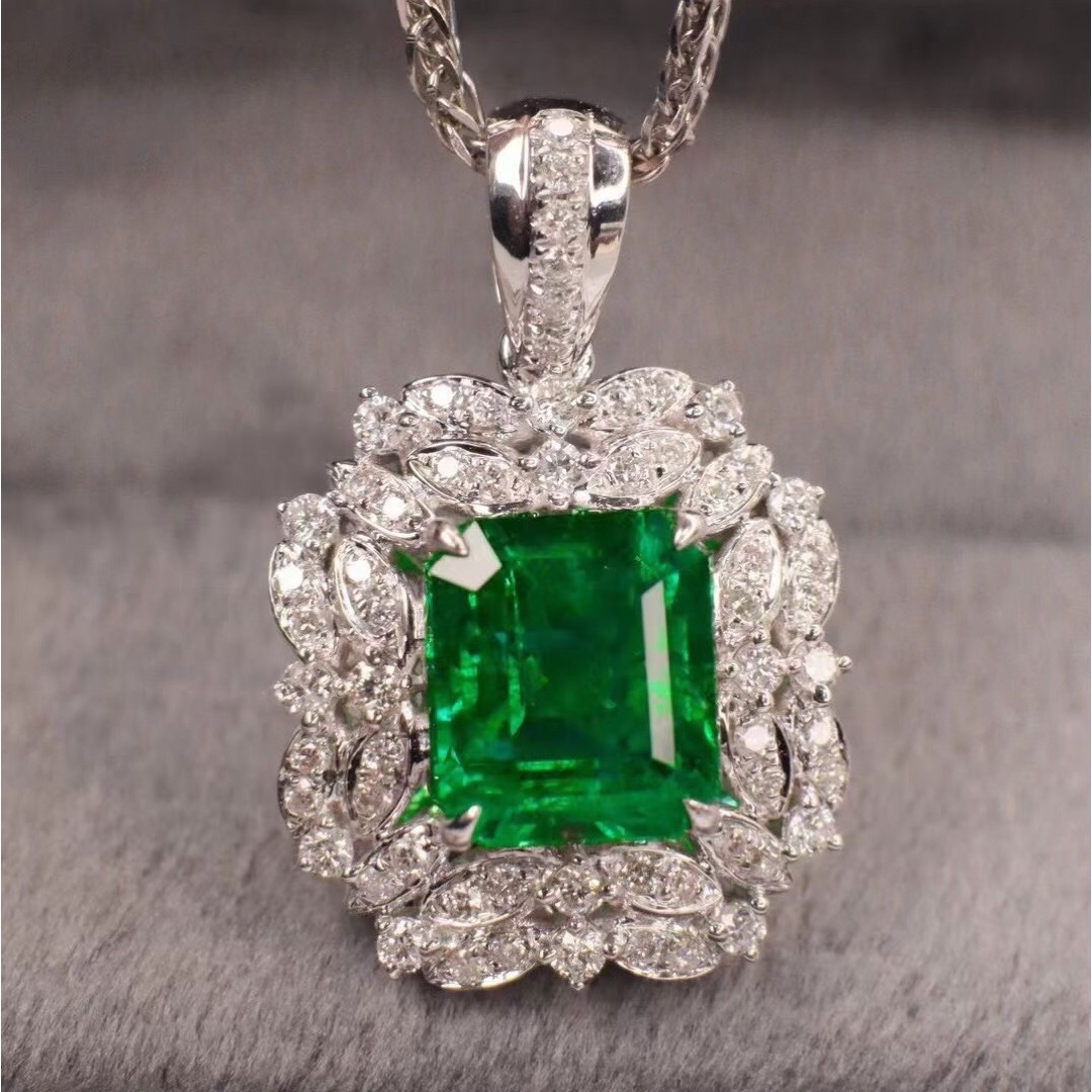 最も完璧な 天然 エメラルド ダイヤ ペンダントトップ1.85ct k18 ¥の通販 by エメラルド