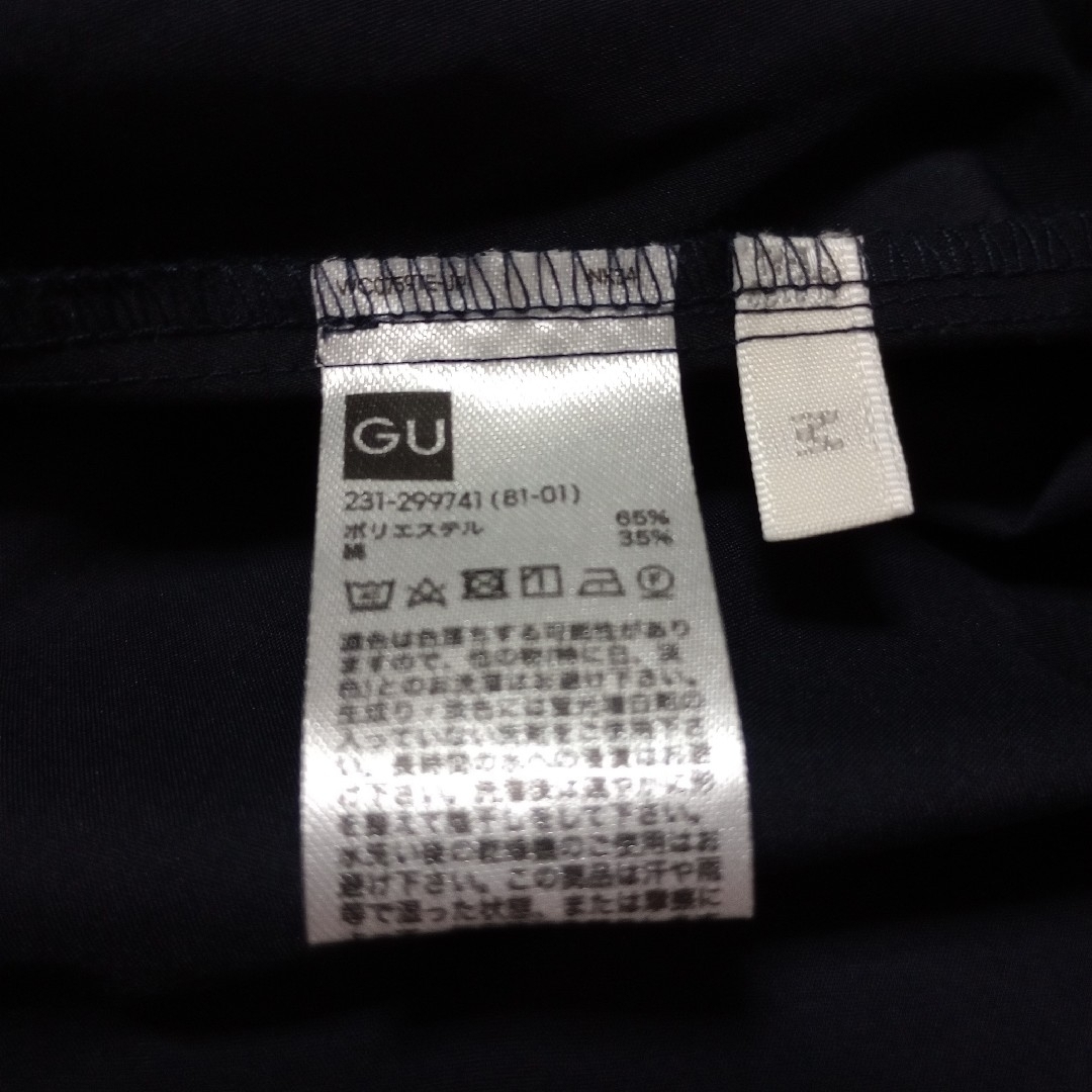 GU(ジーユー)のGU　ネイビーのフレア付き長袖ブラウス　Mサイズ レディースのトップス(シャツ/ブラウス(長袖/七分))の商品写真