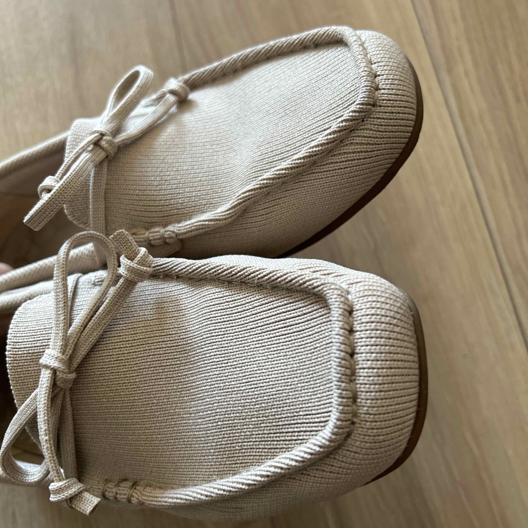 VIVAIA モカシンベージュ　35.5 超美品❣️ レディースの靴/シューズ(ローファー/革靴)の商品写真