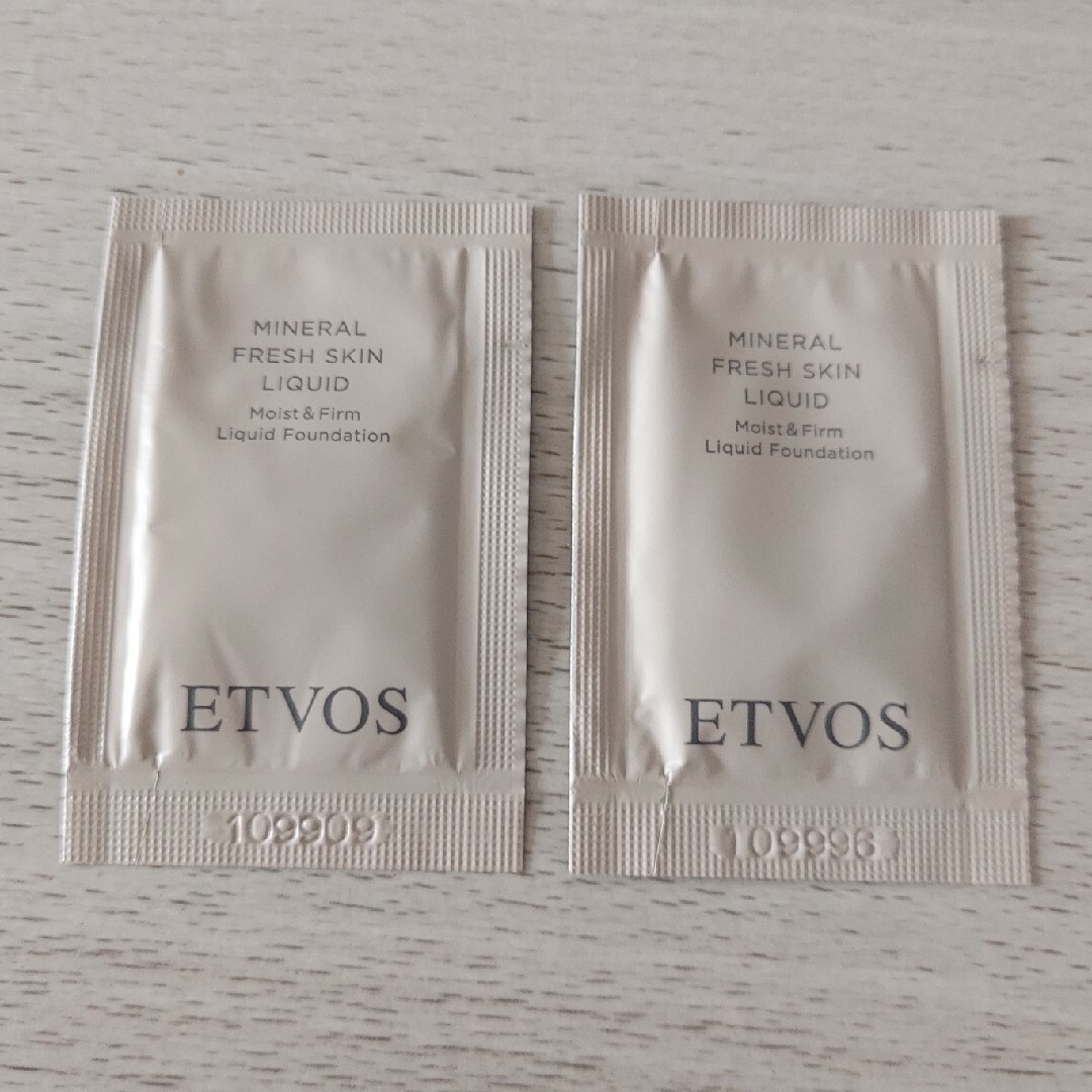 ETVOS(エトヴォス)のエトヴォス　ミネラルフレッシュスキンリキッド　サンプル2点 コスメ/美容のベースメイク/化粧品(ファンデーション)の商品写真