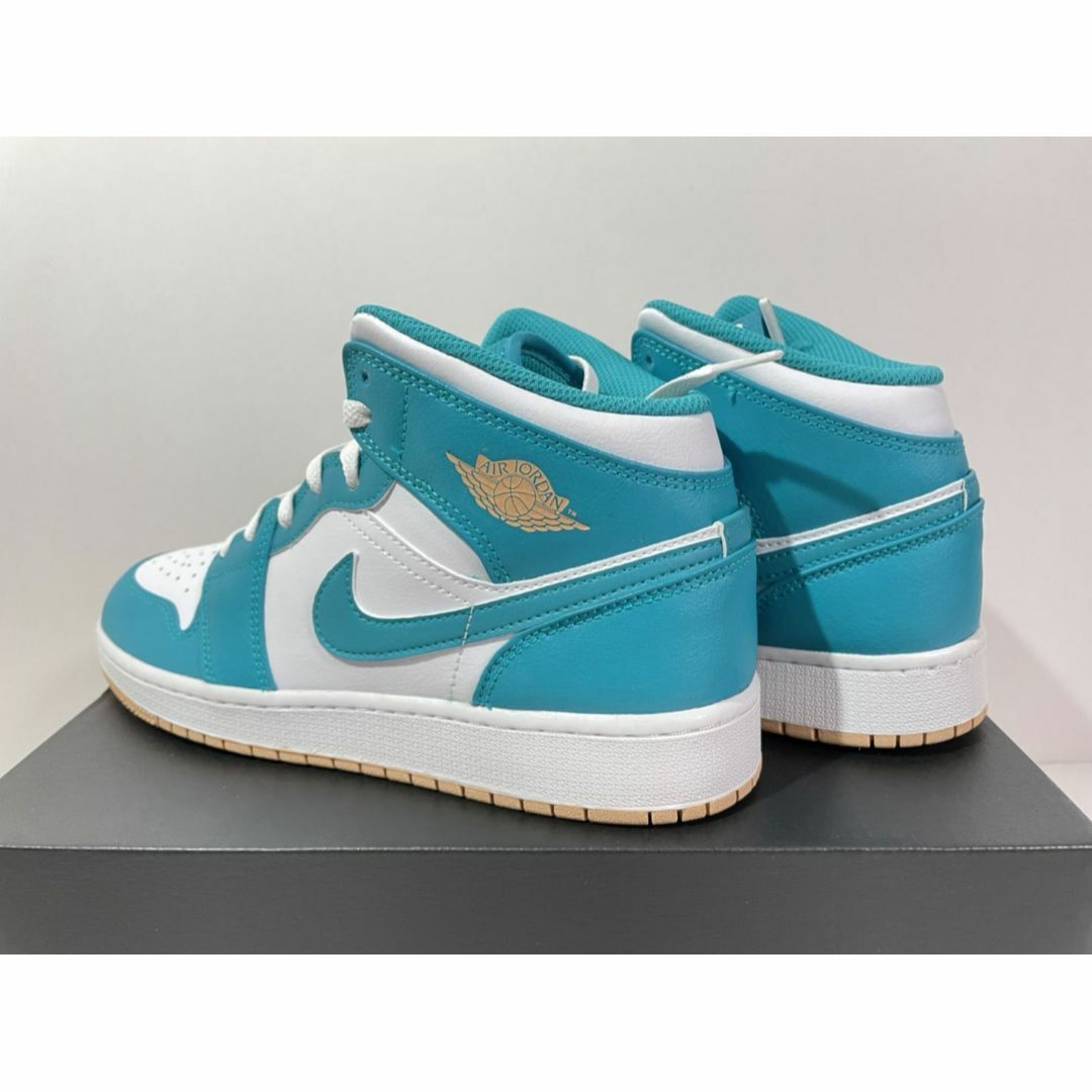 NIKE(ナイキ)の【新品】24.5㎝　NIKE AIR JORDAN1 MID GS　アクアトーン レディースの靴/シューズ(スニーカー)の商品写真