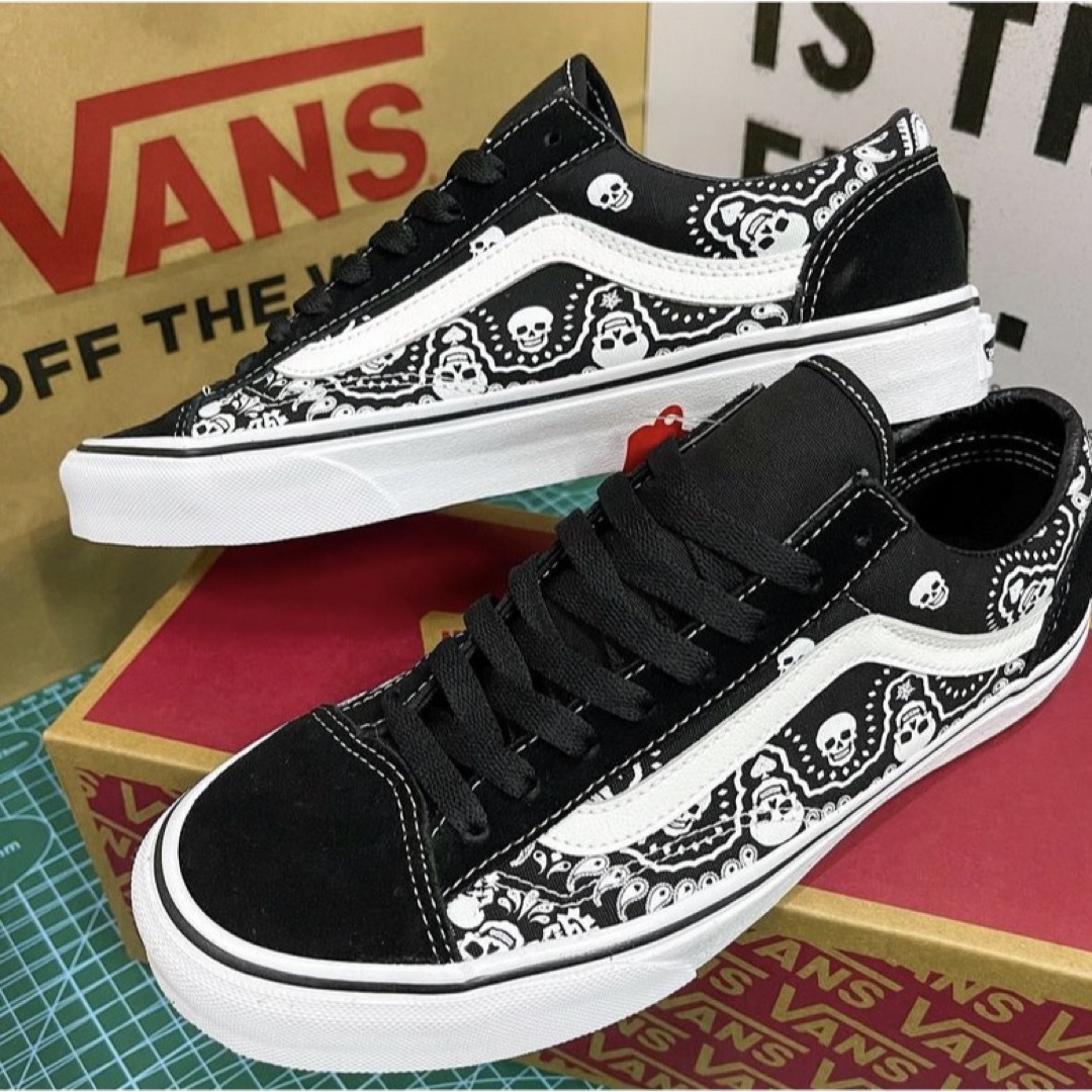 VANS(ヴァンズ)の26.5cm vans＜スタイル36＞スカル×バンダナ　オールドスクール メンズの靴/シューズ(スニーカー)の商品写真