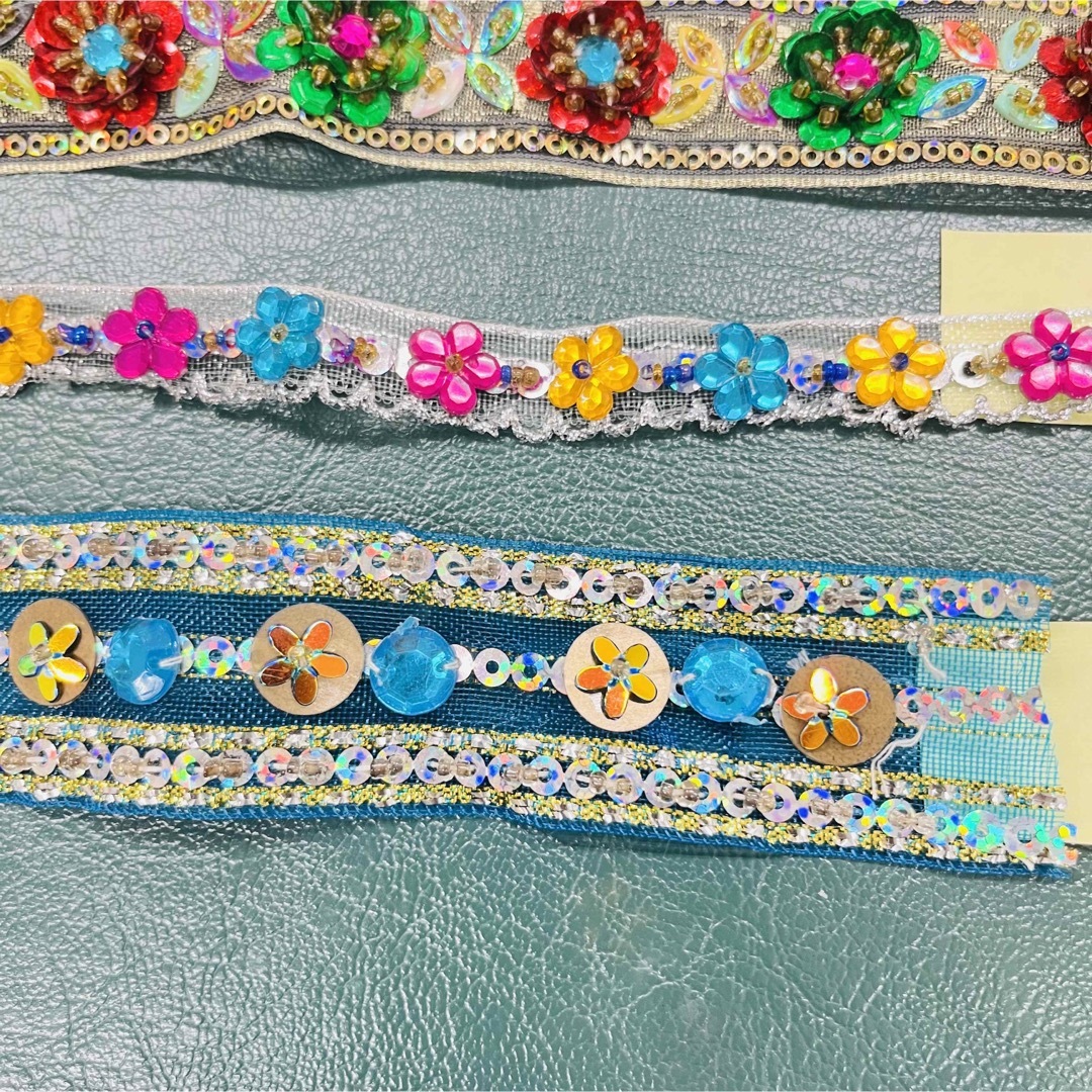 刺繍リボン　スパンコール ハンドメイドの素材/材料(各種パーツ)の商品写真