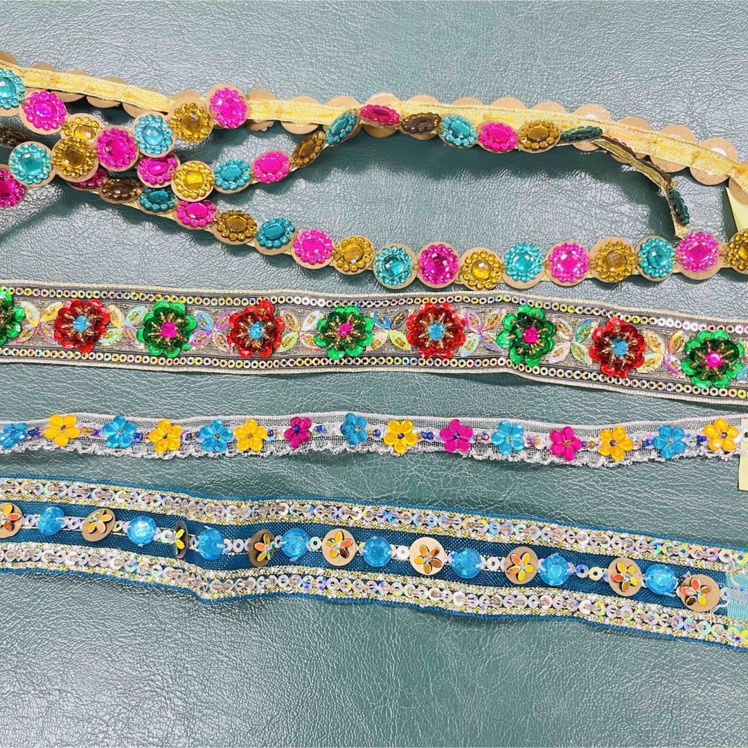 刺繍リボン　スパンコール ハンドメイドの素材/材料(各種パーツ)の商品写真