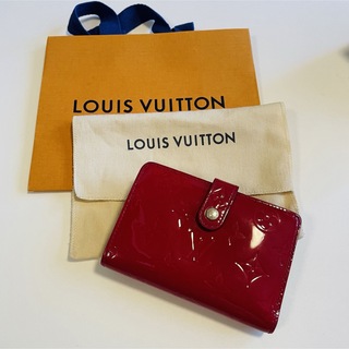 ルイヴィトン(LOUIS VUITTON)のルイ ヴィトン ポルトフォイユ ヴィエノワ 二つ折り財布　モノグラムヴェルニ (財布)