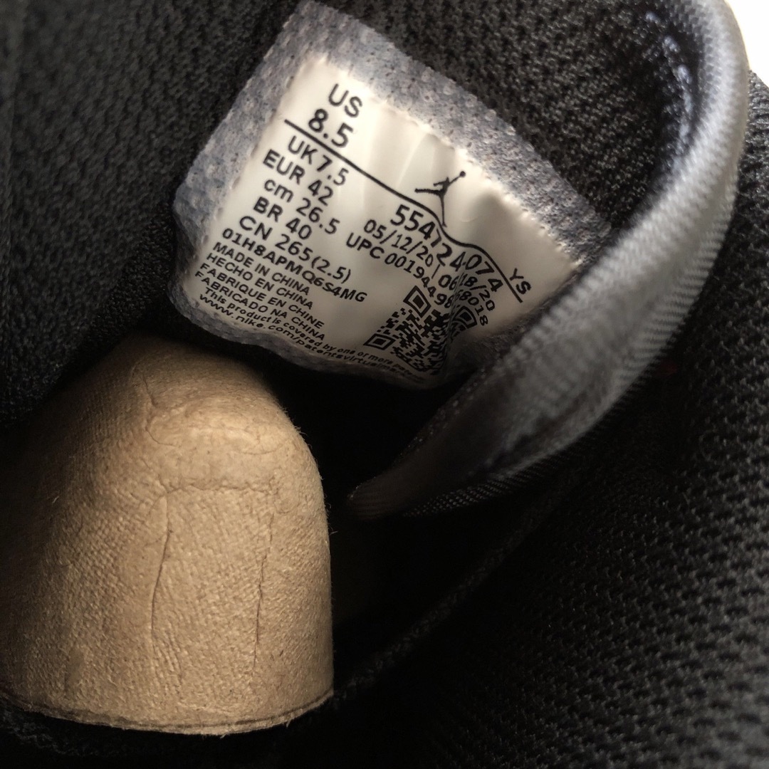 Jordan Brand（NIKE）(ジョーダン)のナイキ エアジョーダン 1 ミッド　26.5 ブラック／レッド メンズの靴/シューズ(スニーカー)の商品写真