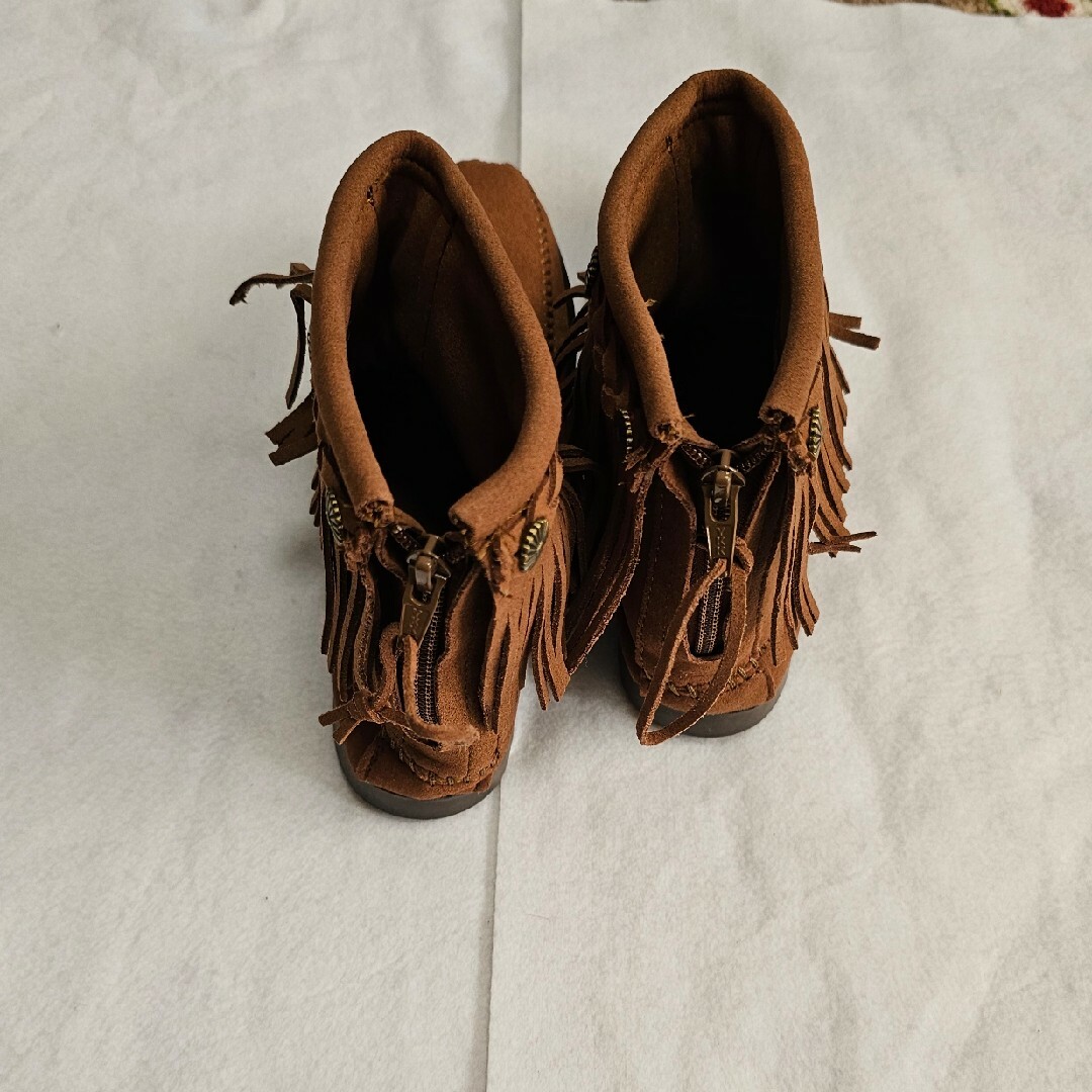 Minnetonka(ミネトンカ)のMINNETONKA × earth バックジップブーツ size24cm レディースの靴/シューズ(ブーツ)の商品写真