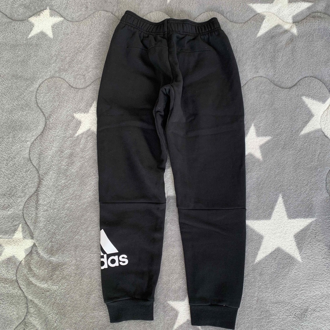 adidas(アディダス)のアディダス　スウェット　140 キッズ/ベビー/マタニティのキッズ服男の子用(90cm~)(パンツ/スパッツ)の商品写真