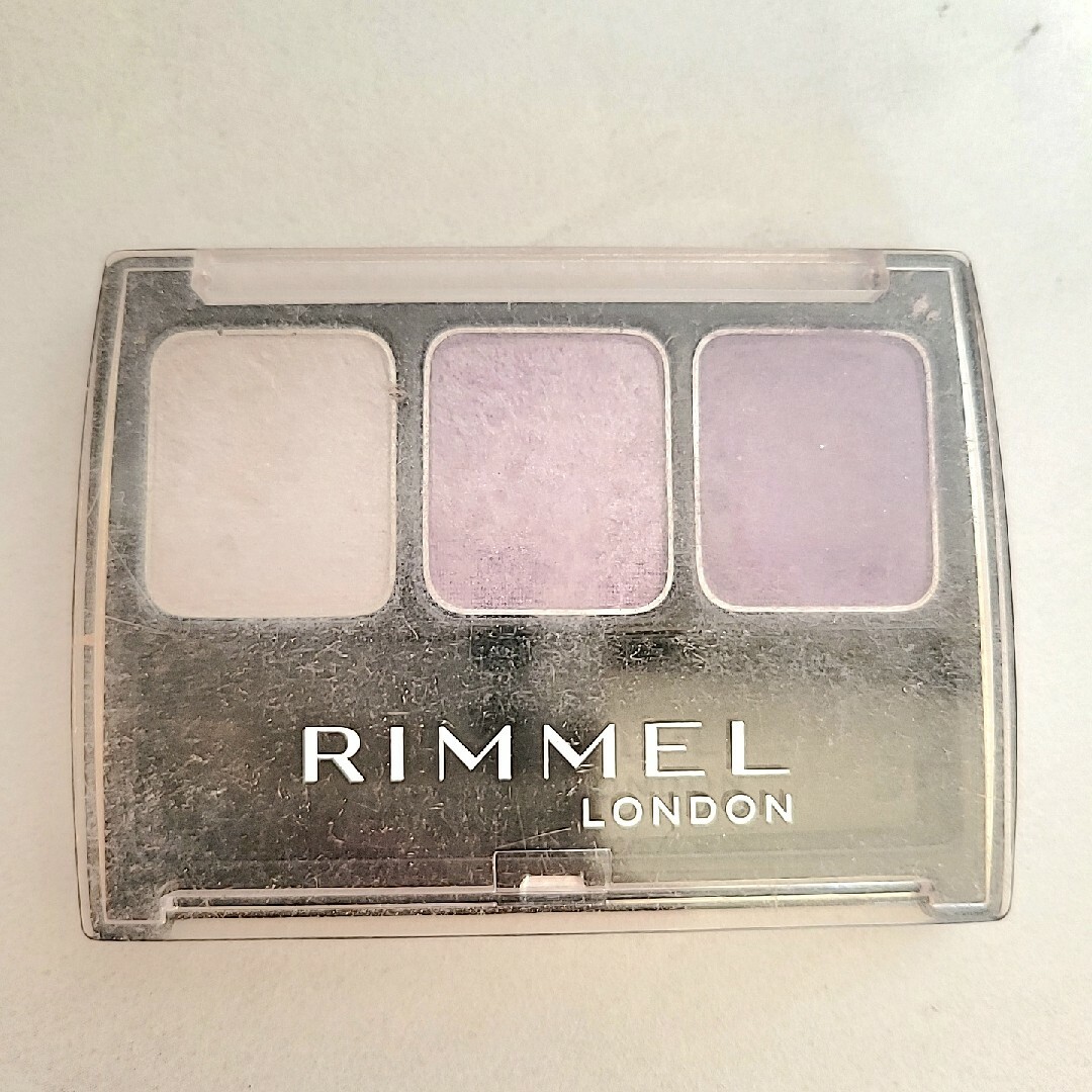 RIMMEL(リンメル)のRIMMEL ｶﾗｰﾗｯｼｭ ﾄﾘｵﾊﾟｳﾀﾞｰｱｲｼｬﾄﾞｳ002 コスメ/美容のベースメイク/化粧品(アイシャドウ)の商品写真