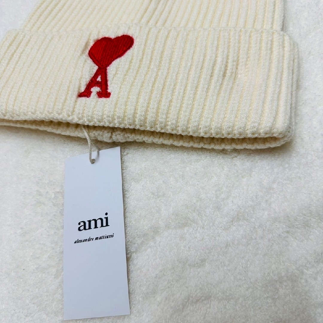 ami(アミ)のamiparis アミパリス ニット帽 男女兼用  ホワイト レディースの帽子(ニット帽/ビーニー)の商品写真