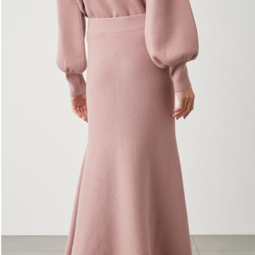 SNIDEL - 新品 SNIDEL ブローチ付ニットセットアップ ピンクの SNIDEL - 新品 SNIDEL ブローチ付ニットセットアップ ピンクの