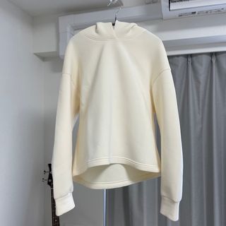 ユニクロ(UNIQLO)のユニクロ　ドライスウェットプルパーカー　Mサイズ(パーカー)