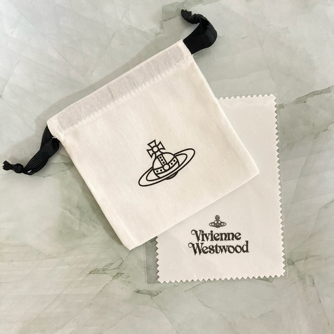 Vivienne Westwood(ヴィヴィアンウエストウッド)のヴィヴィアン　3連チャームブレスレット　バングル レディースのアクセサリー(ブレスレット/バングル)の商品写真