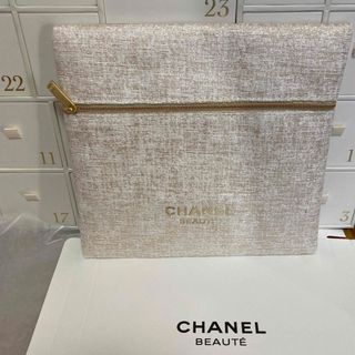 シャネル(CHANEL)のCHANEL/2023ホリデーポーチ【ベージュ】箱付き。(ノベルティグッズ)