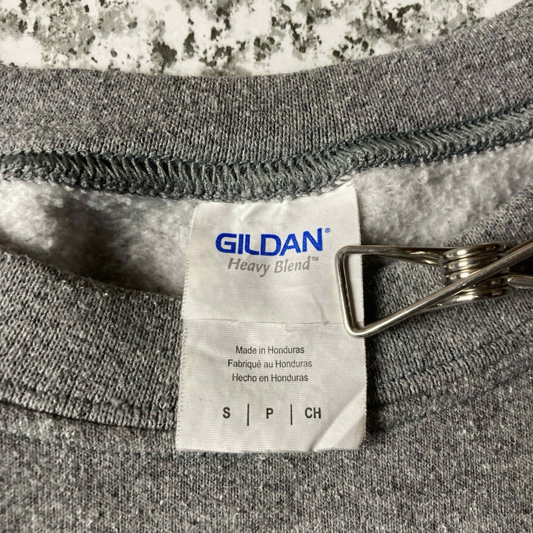 GILDAN(ギルタン)の【グッドレギュラー】メッセージプリント　スウェットトレーナー　グレー メンズのトップス(スウェット)の商品写真