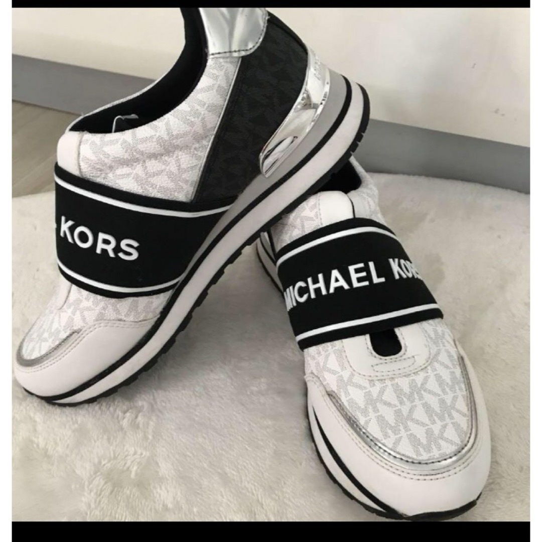 Michael Kors(マイケルコース)の超美品【MICHAEL KORS】ブラック　ホワイト レディーススニーカー レディースの靴/シューズ(スニーカー)の商品写真