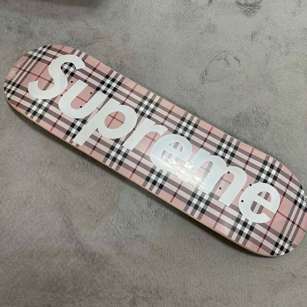 Supreme(シュプリーム)のsupreme burberry skateboard pink 新品未開封 スポーツ/アウトドアのスポーツ/アウトドア その他(スケートボード)の商品写真