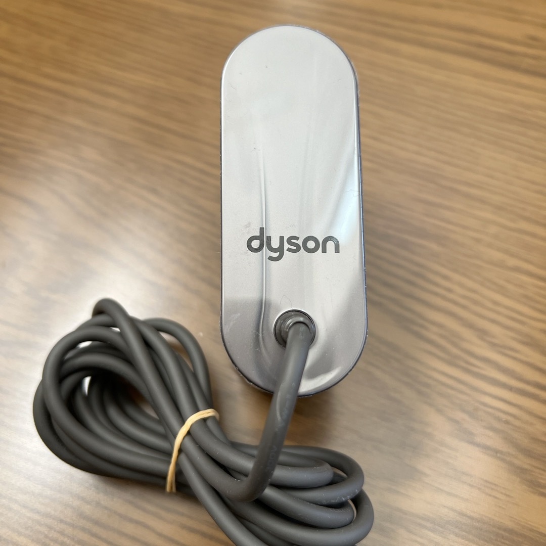 Dyson(ダイソン)の【正規品】ダイソン　アダプター スマホ/家電/カメラのスマートフォン/携帯電話(バッテリー/充電器)の商品写真