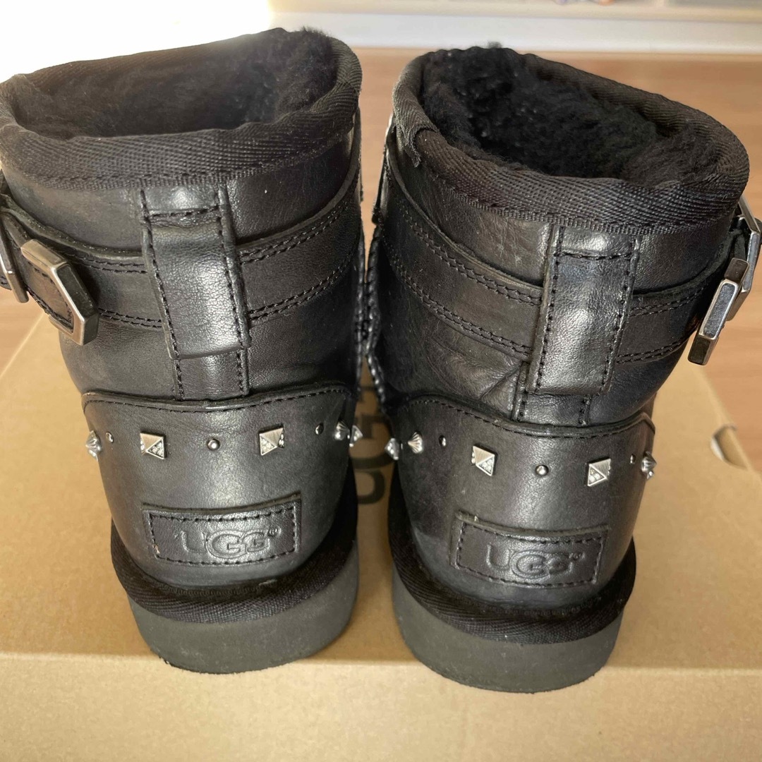 UGG(アグ)のUGG  ブラック　スタッズ付きブーツ 23 メンズの靴/シューズ(ブーツ)の商品写真
