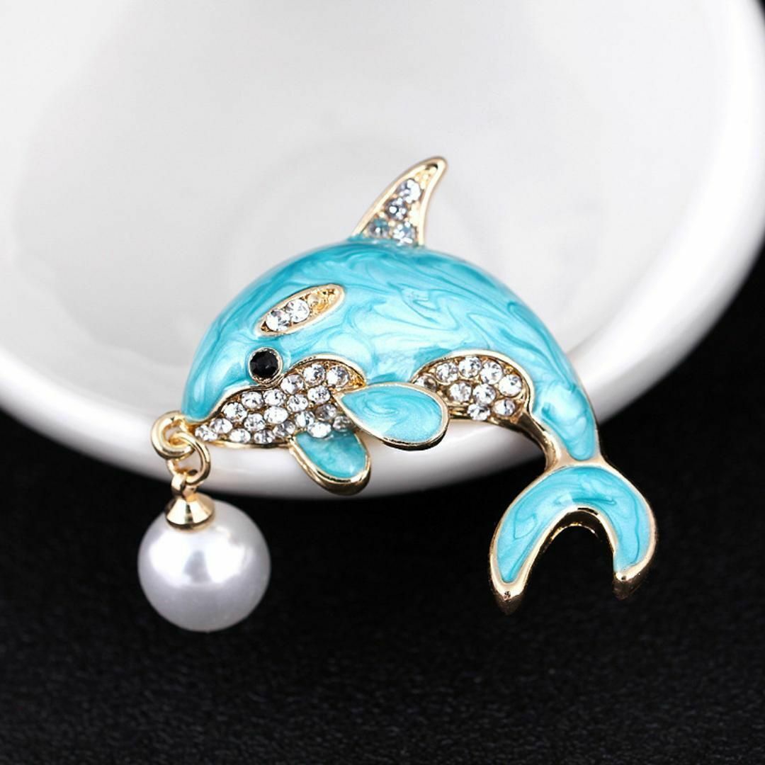 イルカのブローチ 真珠 キラキラ 美しい レディースのアクセサリー(ブローチ/コサージュ)の商品写真