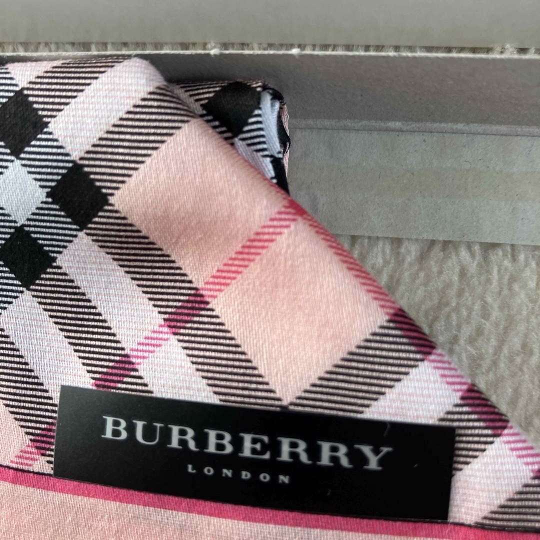 BURBERRY(バーバリー)のバーバリー　ハンカチ３枚 レディースのファッション小物(ハンカチ)の商品写真