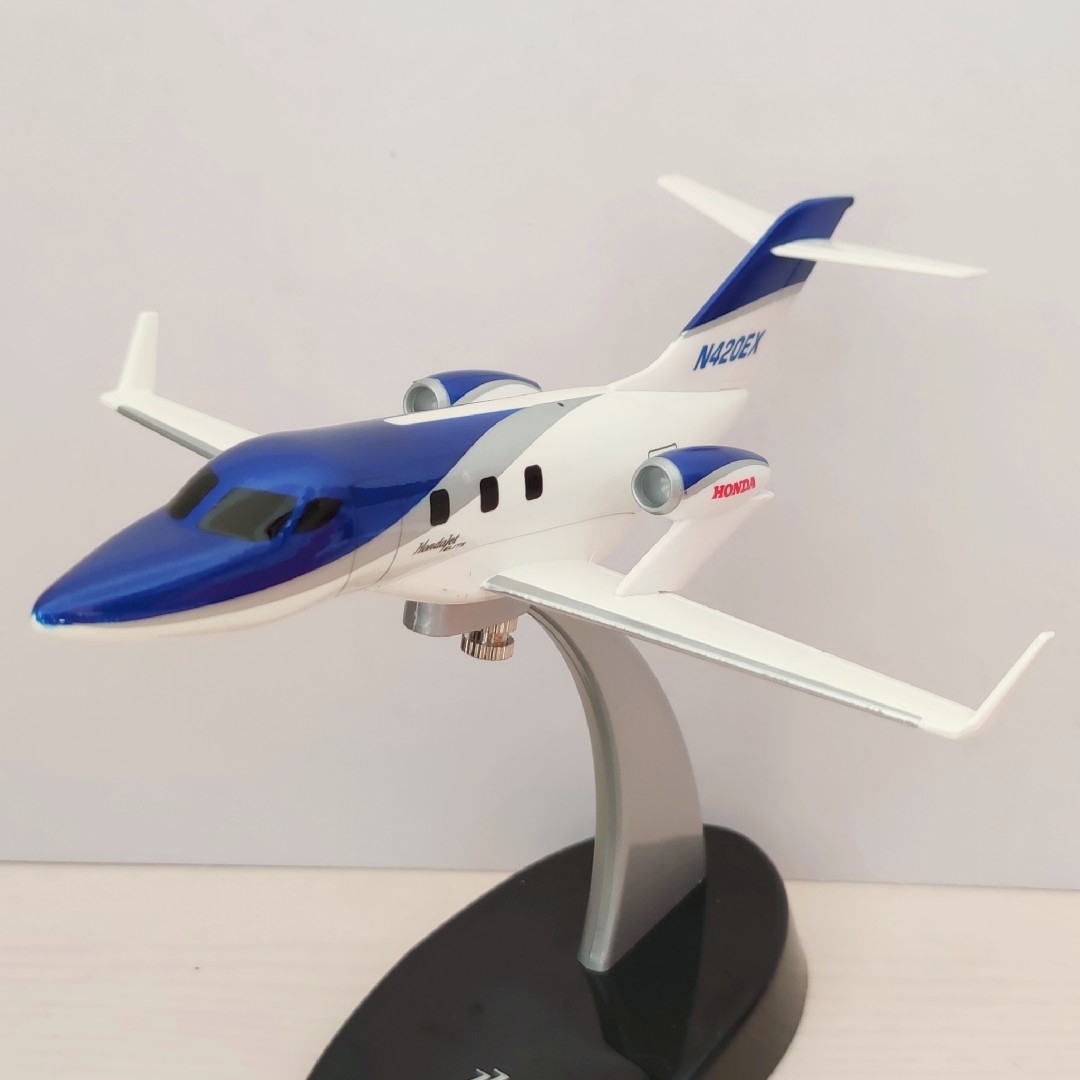 ホンダ(ホンダ)の【新品】1:72 ホンダジェット HondaJet ブルー/ホワイト エンタメ/ホビーのテーブルゲーム/ホビー(航空機)の商品写真