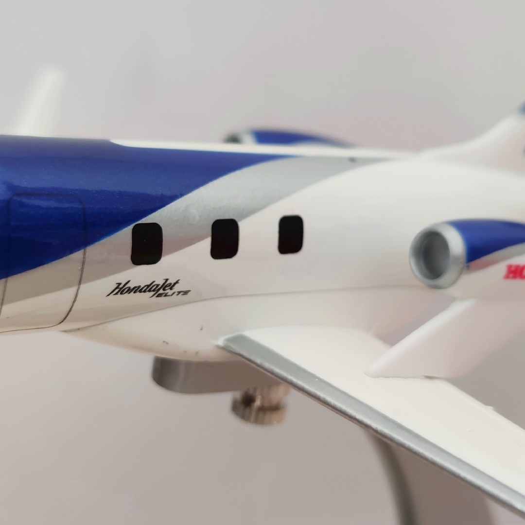 ホンダ(ホンダ)の【新品】1:72 ホンダジェット HondaJet ブルー/ホワイト エンタメ/ホビーのテーブルゲーム/ホビー(航空機)の商品写真