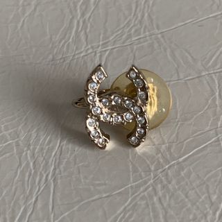 Moissanite 1粒揺れデザイン スウェイ イヤリングの通販｜ラクマ