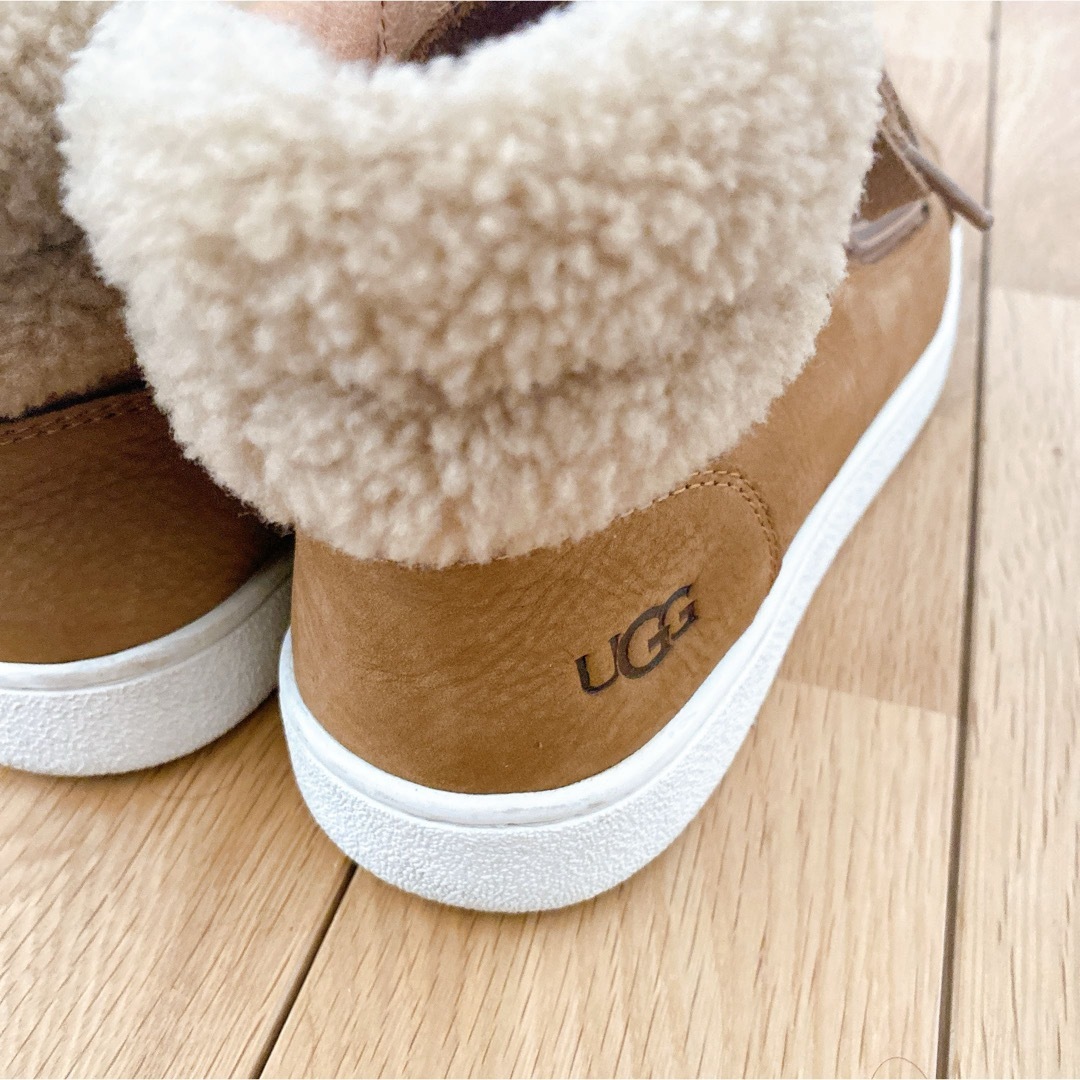 UGG(アグ)の 【UGG】ハイカット スエード スニーカー　23㌢ レディースの靴/シューズ(スニーカー)の商品写真