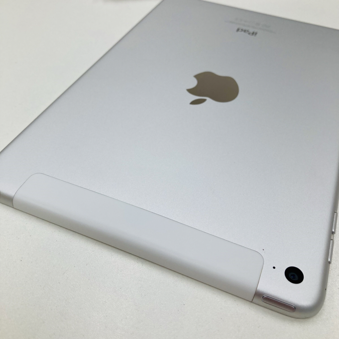 iPad(アイパッド)のiPad mini4 / 128GB セルラーモデル（DOCOMO） シルバー スマホ/家電/カメラのPC/タブレット(タブレット)の商品写真