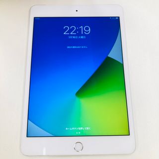 アイパッド(iPad)のiPad mini4 / 128GB セルラーモデル（DOCOMO） シルバー(タブレット)