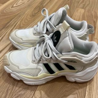 アディダス(adidas)のアディダス　スニーカー　MAGMUR RUNNER W(スニーカー)