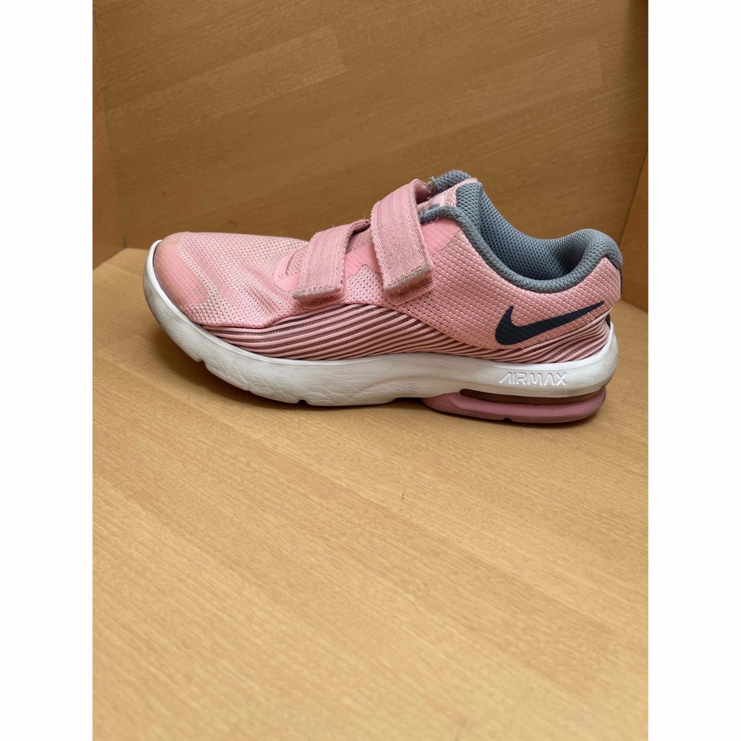 NIKE(ナイキ)のキッズ　NIKE ナイキ　　ピンク　女の子　21 ㌢　スニーカー キッズ/ベビー/マタニティのキッズ靴/シューズ(15cm~)(スニーカー)の商品写真