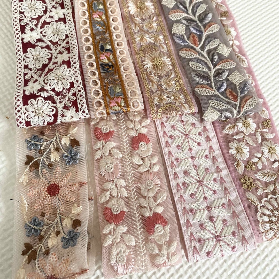 インド刺繍リボン　8本セット ハンドメイドの素材/材料(生地/糸)の商品写真