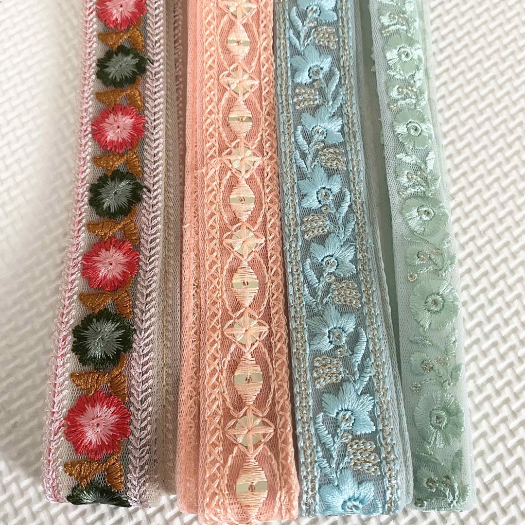 インド刺繍リボン　1m 4本セット ハンドメイドの素材/材料(生地/糸)の商品写真