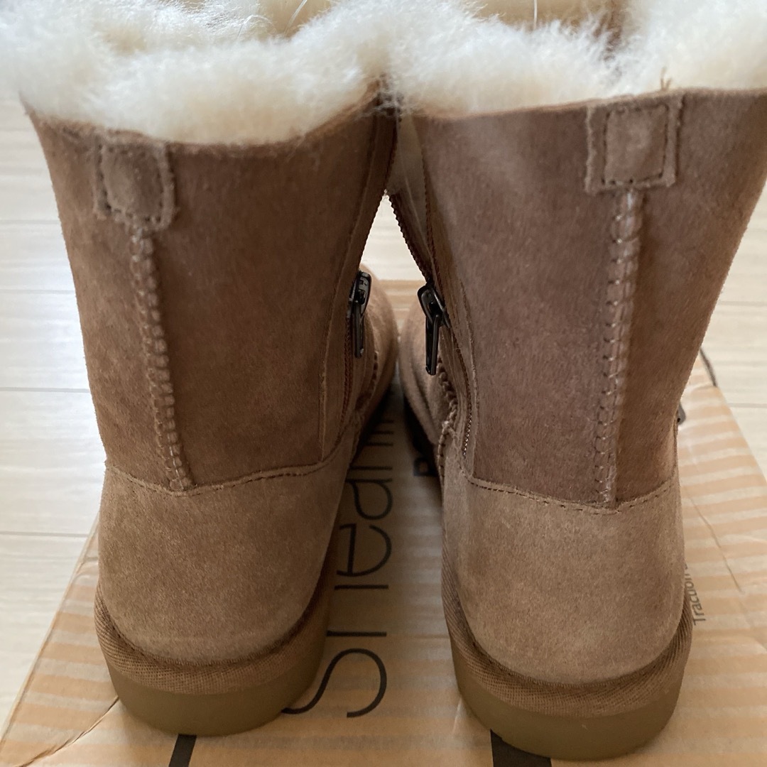 UGG(アグ)の新品未使用　カークランドムートンブーツ36 レディースの靴/シューズ(ブーツ)の商品写真