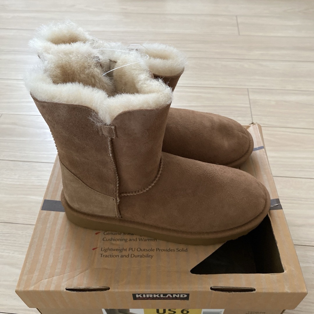 UGG(アグ)の新品未使用　カークランドムートンブーツ36 レディースの靴/シューズ(ブーツ)の商品写真