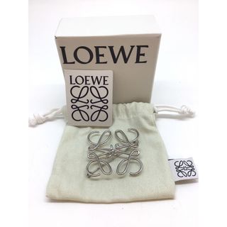 ロエベ(LOEWE)のLOEWE  アナグラムブローチ　111.25.020(ブローチ/コサージュ)