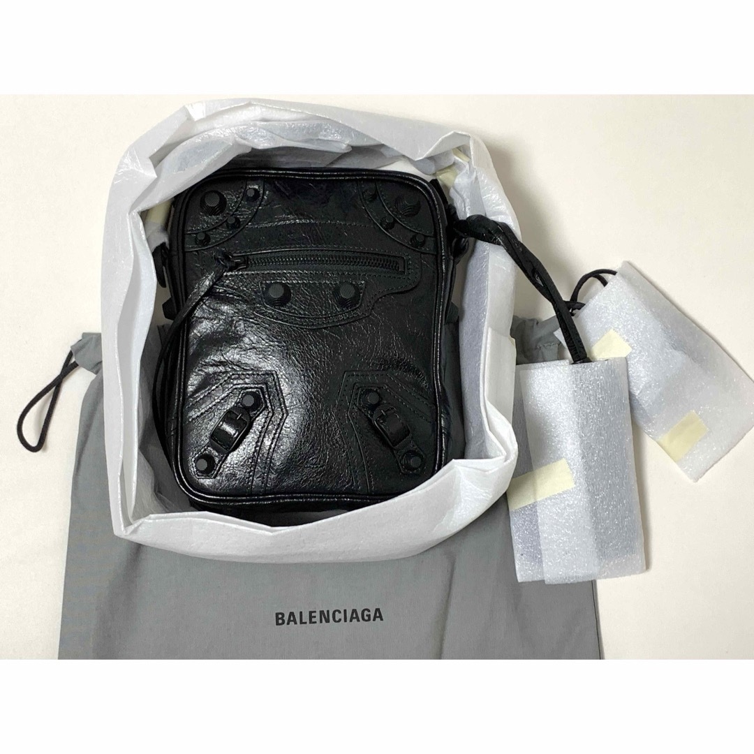 新品《 BALENCIAGA 》LE CAGOLE クロスボディバッグ