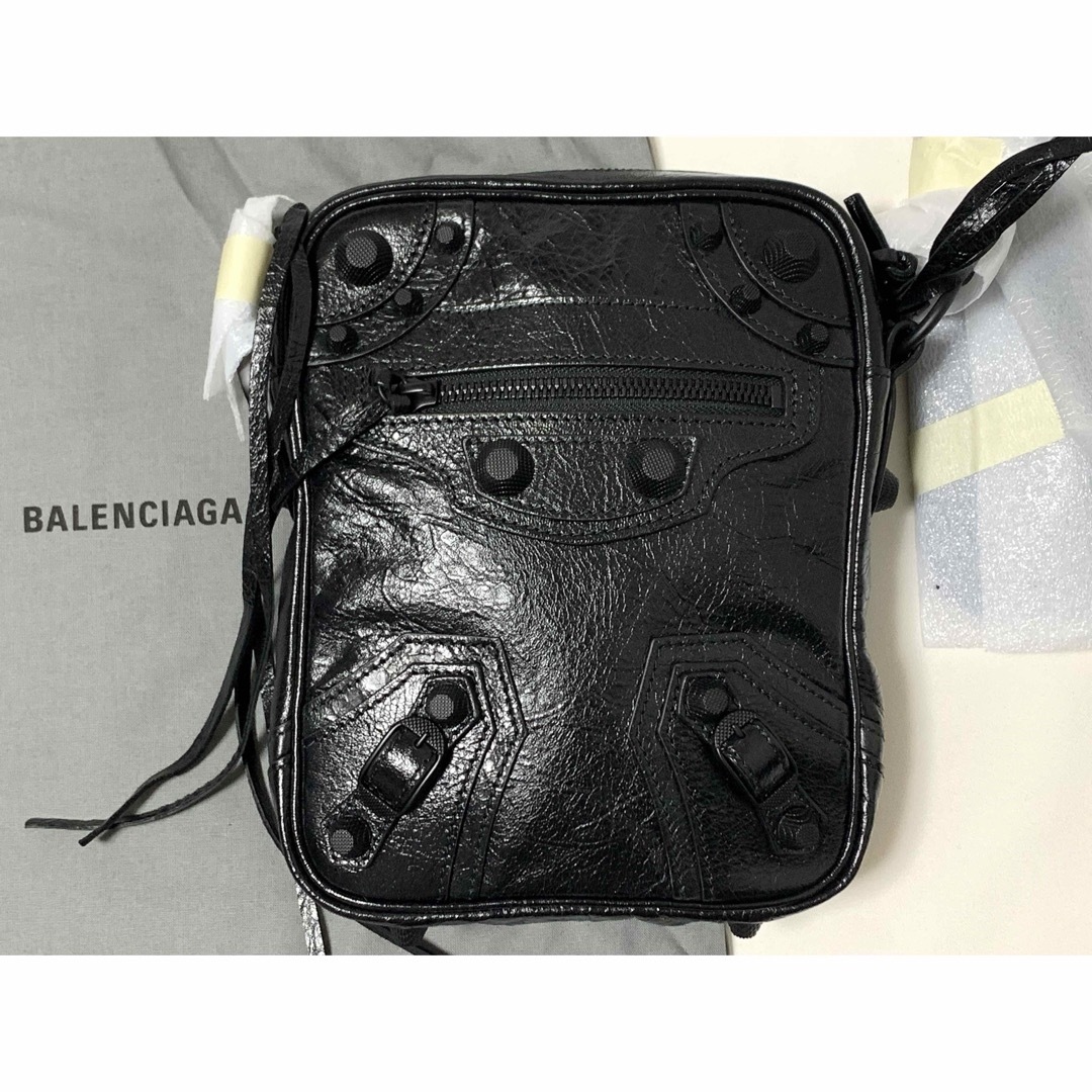 新品《 BALENCIAGA 》LE CAGOLE クロスボディバッグ | フリマアプリ ラクマ