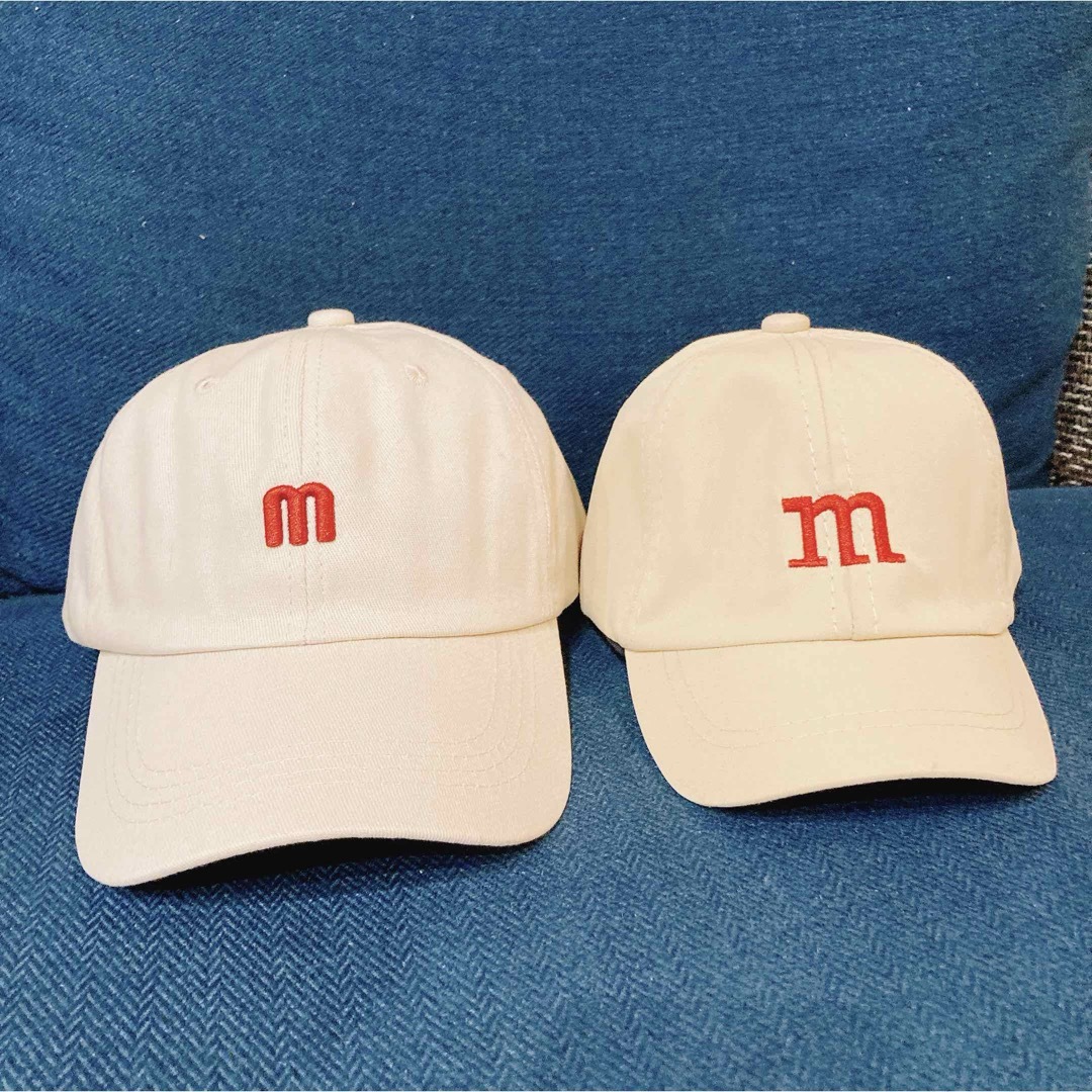 キャップ　帽子　ユニセックス 男女兼用 m ロゴ  韓国  ベージュ レディースの帽子(キャップ)の商品写真