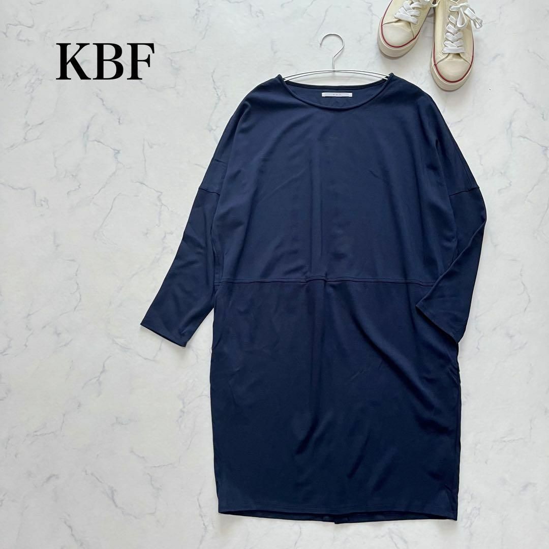 KBF(ケービーエフ)のKBF ロングワンピース　膝丈　肩落ち　プルオーバー　ポケット　長袖　ネイビー レディースのワンピース(ひざ丈ワンピース)の商品写真