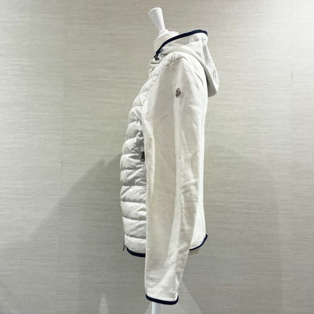 MONCLER(モンクレール)のMONCLER パーカー ライトアウター MAGLIA CARDIGAN カーディガン サイズS ダウン 長袖 ワッペ レディースのトップス(パーカー)の商品写真