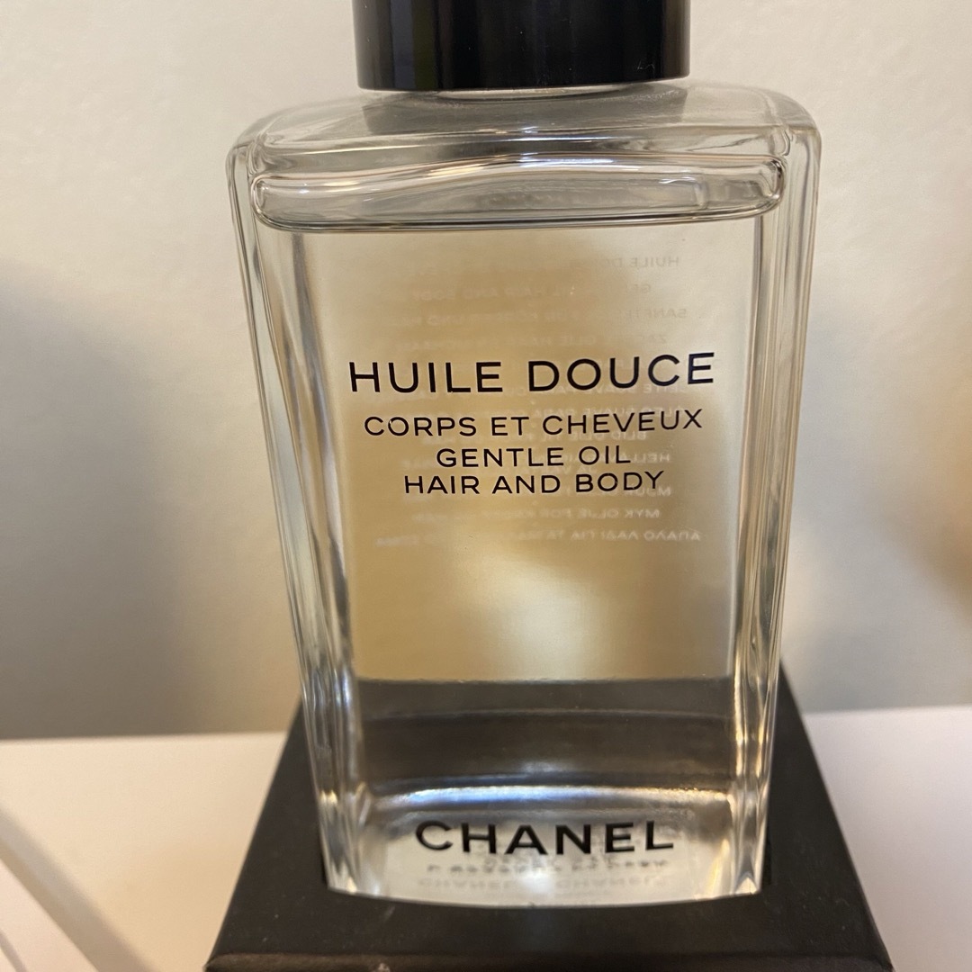 CHANEL(シャネル)のCHANEL HUILE DOUCEジェントルオイル 250ml コスメ/美容のボディケア(ボディオイル)の商品写真